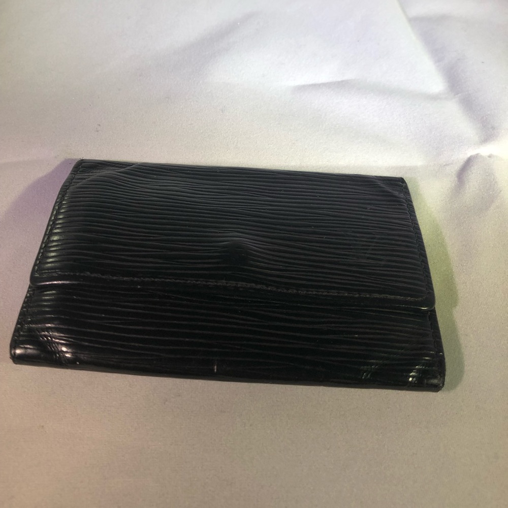 Louis Vuitton vintage auth epi noir 6 key holder